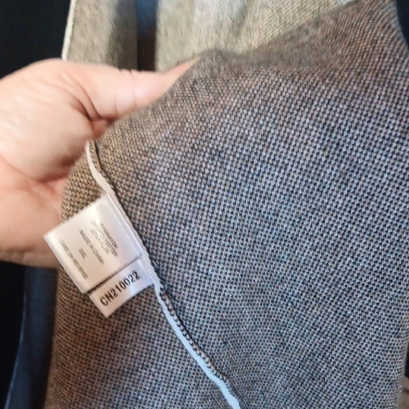 Chic Black, White, and Tan Cape - Picture 3 of 7